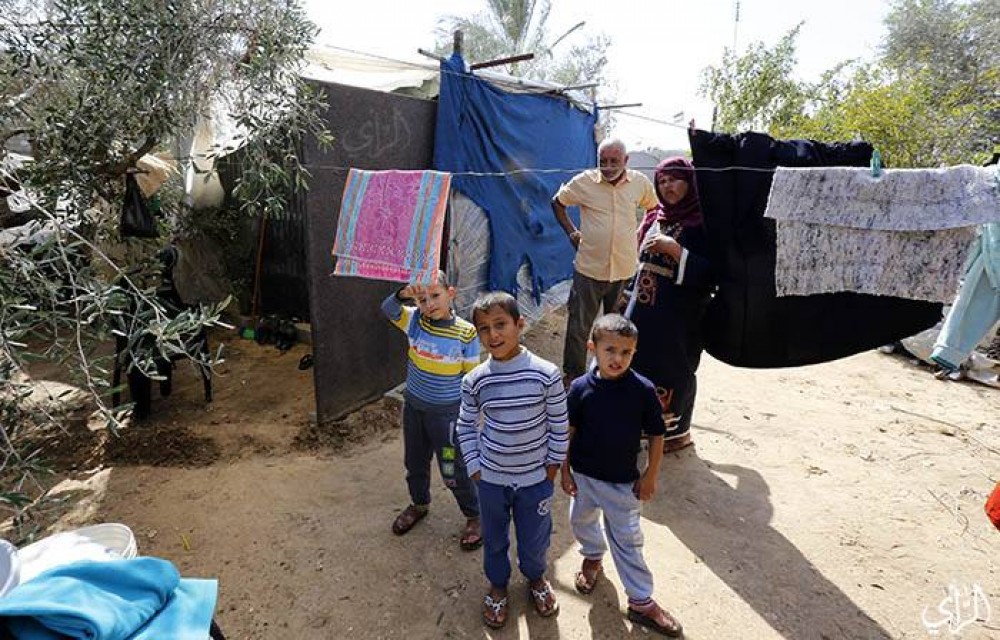 أبو أحمد وعائلته 