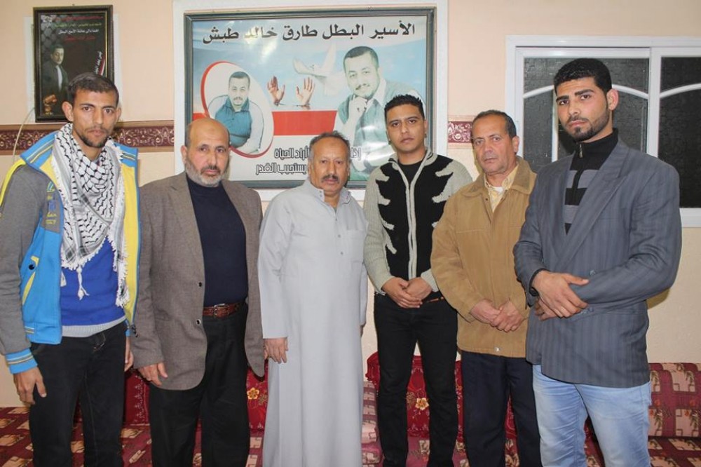زيارة اللجنة الشعبية للاجئين لمنزل الأسير