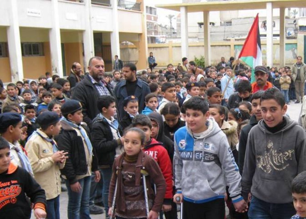 بعض من الطلبة الذين عادوا لمقاعد الدراسة