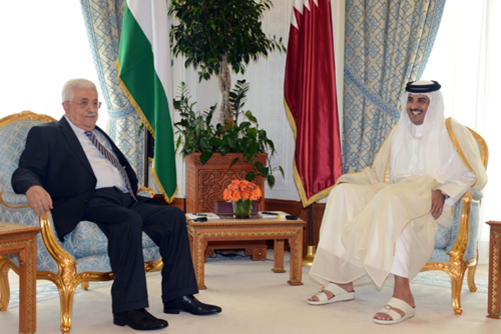 عباس برفقة أمير قطر 