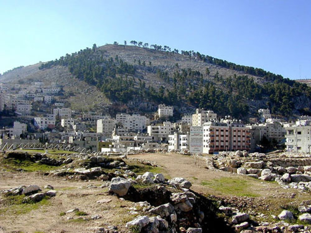 جبل عيبال
