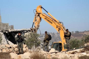 الاحتلال يخطر بهدم ستة منازل فلسطينية شرق نابلس