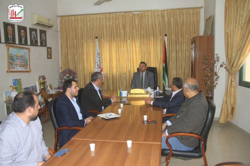 بلدية دير البلح تناقش اطلاق الخطة الاستيراتيجية للبلدية 