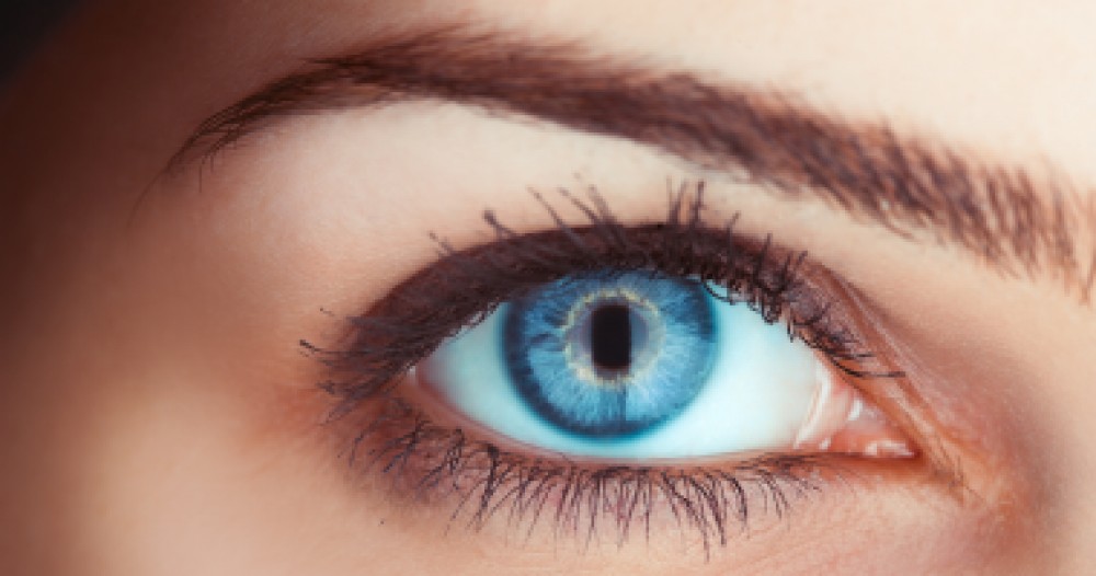 للنساء.. التغيرات الهرمونية قد تسبب جفاف العين