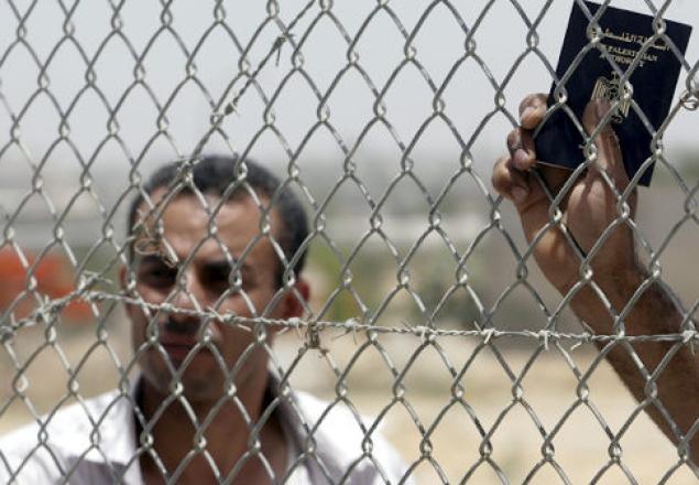 Gaza crushed between Israel and Egypt