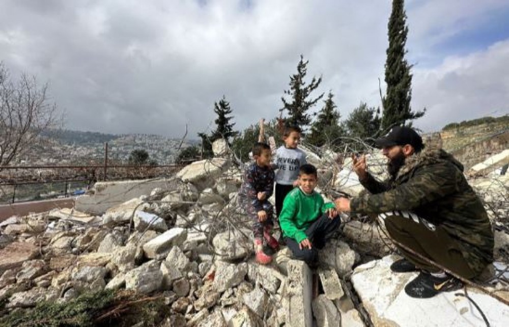 Israeli authorities force Jerusalemite to self-demolish his house