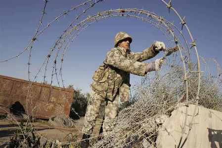 Egypt secures Gaza border, presses Sinai campaign