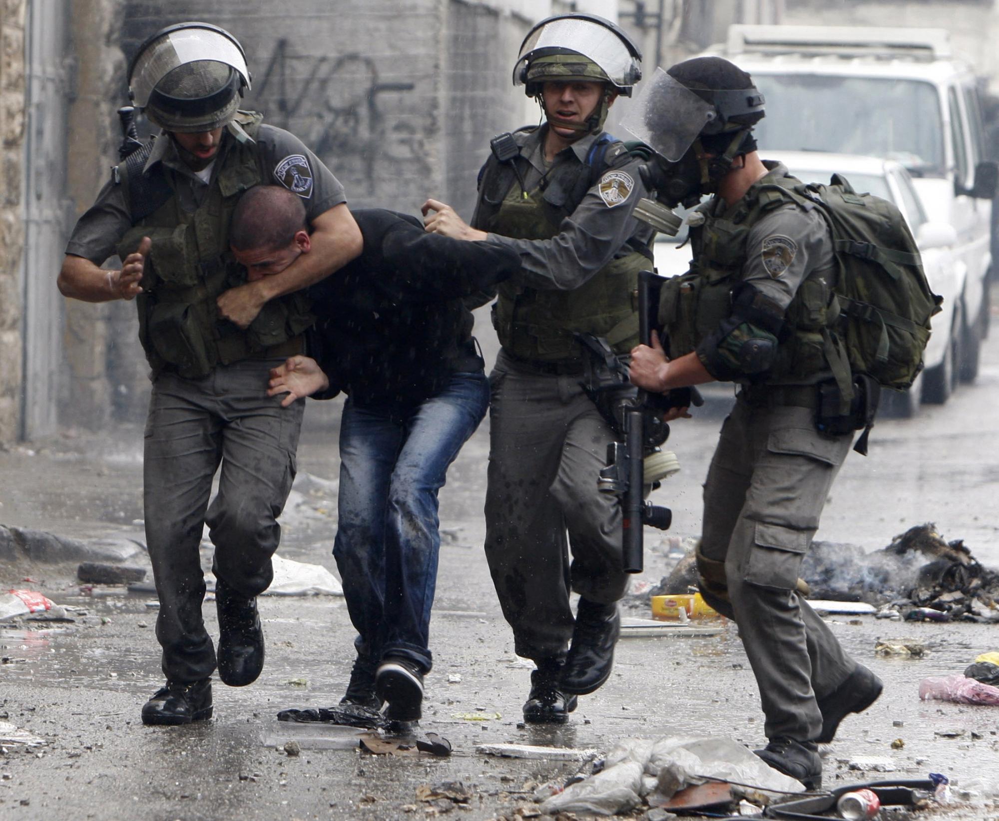 IOF detains 5 people from occupied West Bank