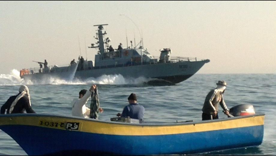 Israeli gunboats open fire towards Palestinian fishermen off Gaza southern shores