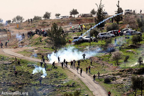 Suffocation cases in clashes, IOF captures water tank