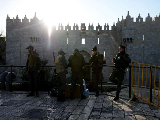 IOF deports 4 Jerusalemites from Sour Baher, Jabal Al-Mokaber