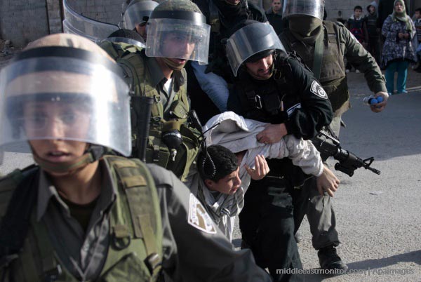 Occupation forces arrest ten Palestinians in WB