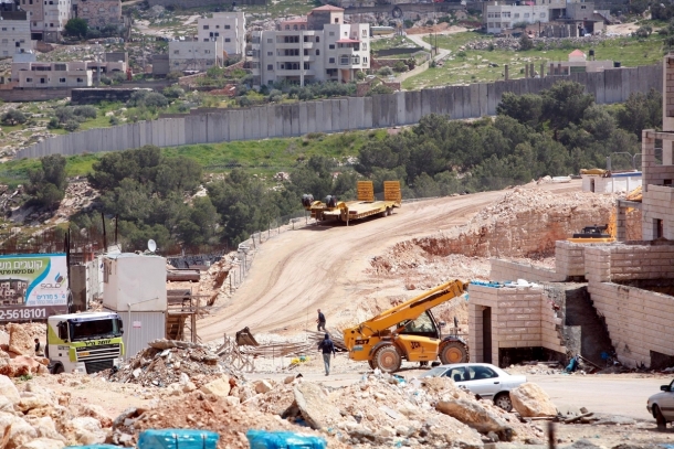 Israel signals readiness to limit settlement building for peace