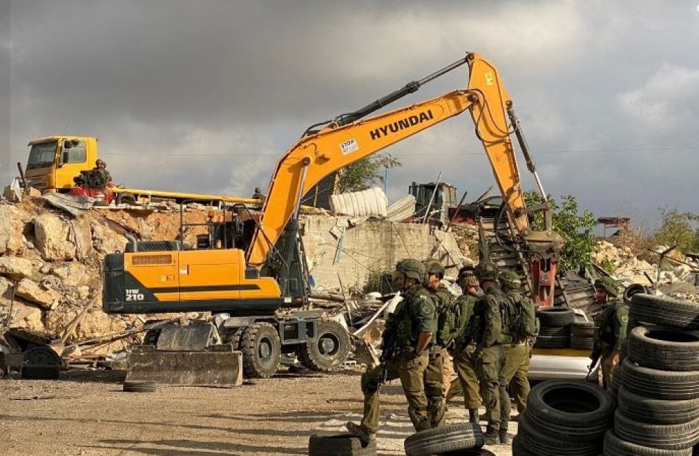 Israeli occupation demolishes 11 agricultural structures in Hebron