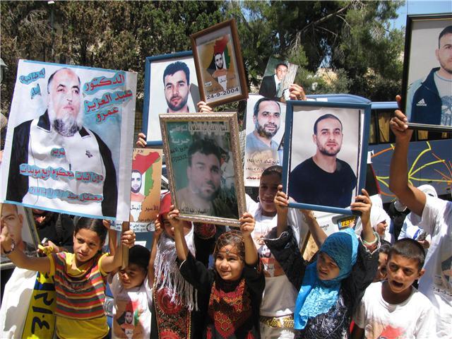 294 Jerusalemite prisoners behind Israeli bars