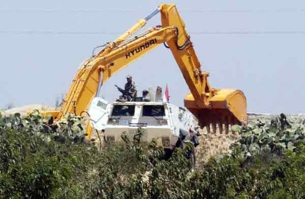 Egyptian army destroys new batch of border tunnels 