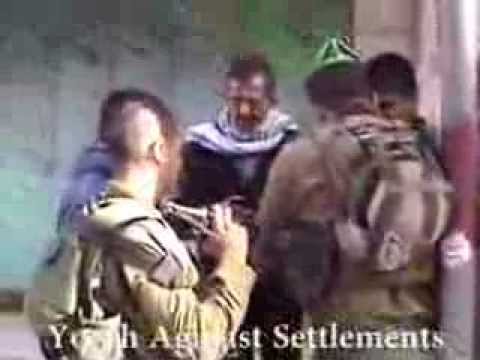 Israeli soldiers watch settlers attack 2 Hebron minors