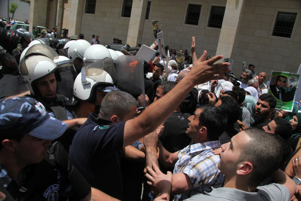 Media boycott of Palestinian gov't over police assault