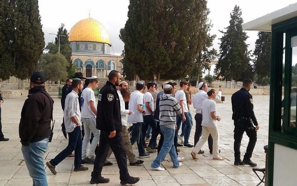 Over 150 Israeli settlers break into al-Aqsa Mosque