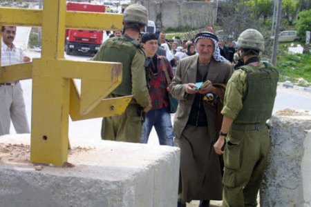 Israel Forces storm Palestinian Houses in Hebron