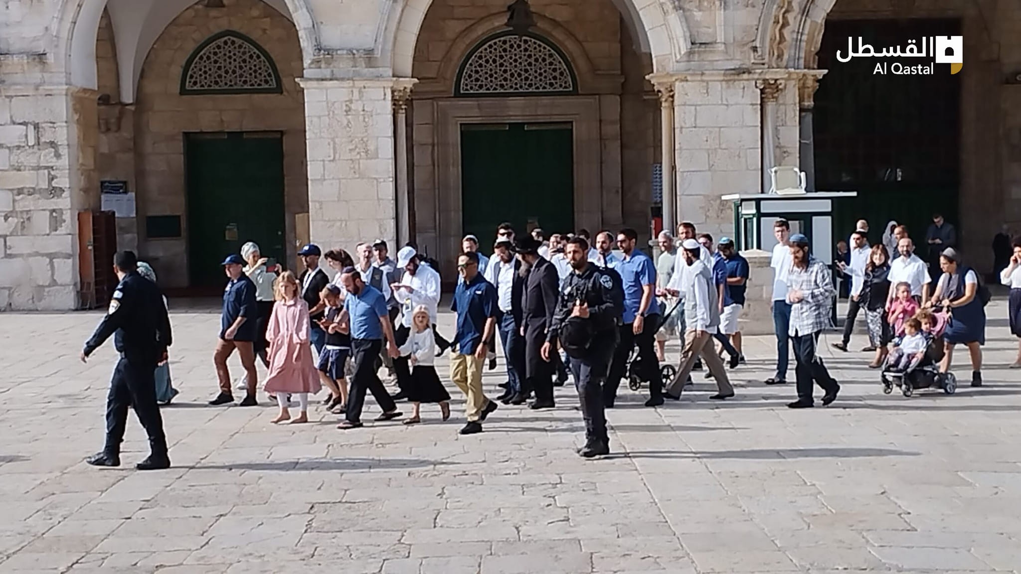 Hundreds of settlers, including ministers and Knesset members, storm Al-Aqsa Mosque