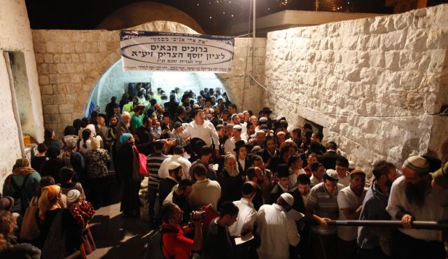 Palestinians injured after Israeli settlers break into Joseph’s Tomb in Nablus