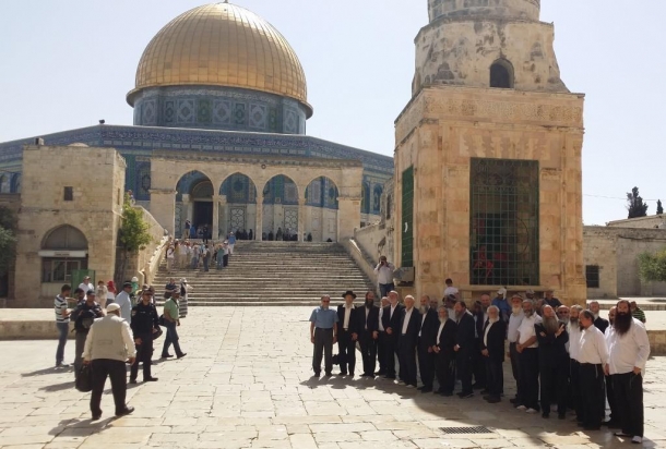 Israeli minister puts foundation stone for Jewish synagogue - photos